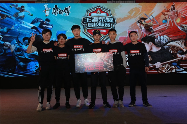 尤其在比赛 尤其在比赛